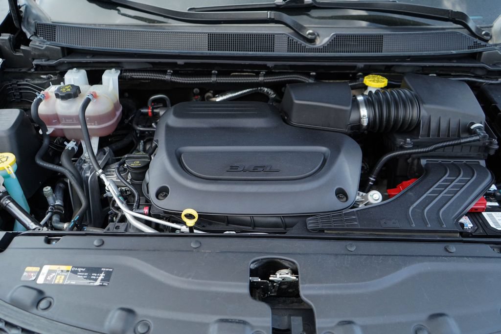 Used 2023 Chrysler Voyager LX FWD image 15