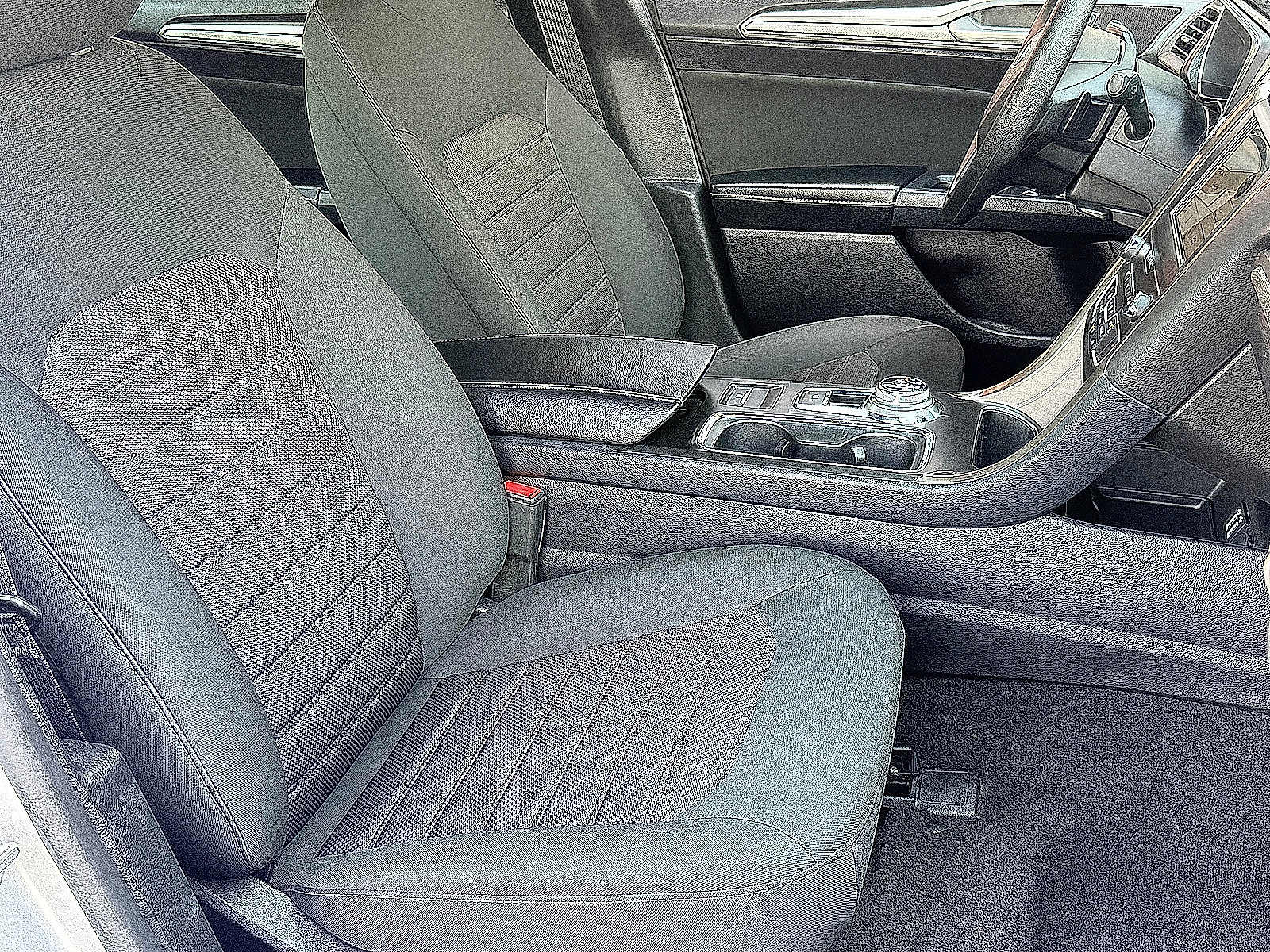 Used 2019 Ford Fusion SE FWD image 37