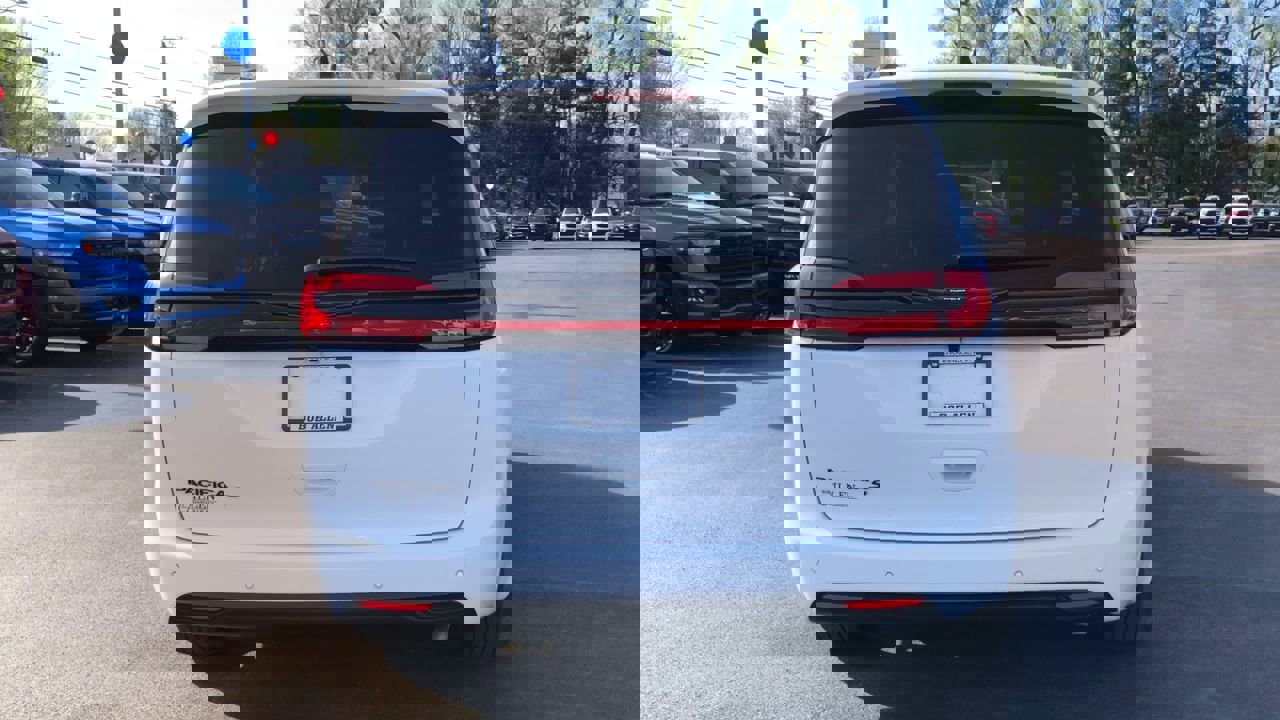 New 2026 Chrysler Pacifica Select image 7