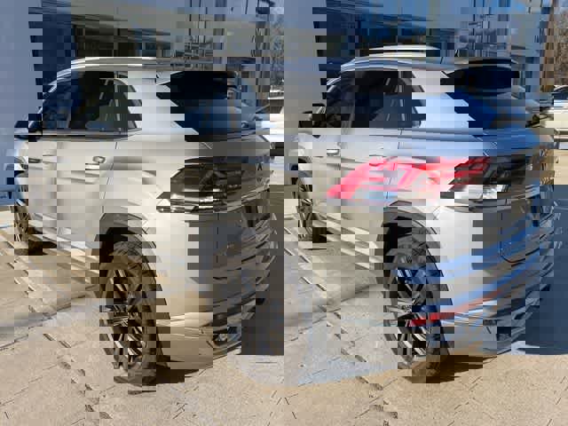 Used 2021 Volkswagen Atlas Cross Sport SE image 3