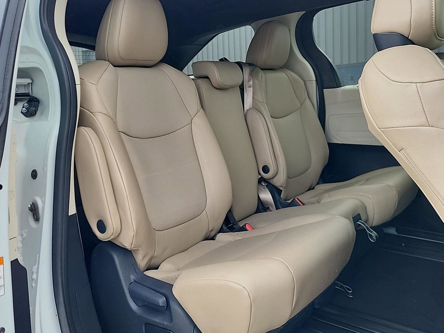 Used 2024 Toyota Sienna XLE image 12