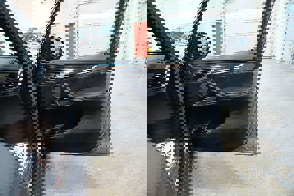 Used 2018 BMW X5 xDrive50i image 33