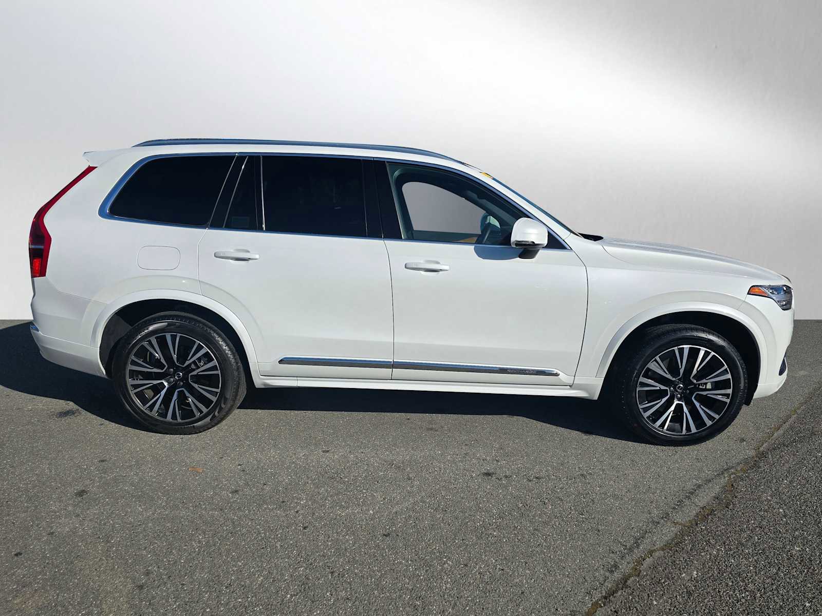 Used 2023 Volvo XC90 T8 Core w/ Climate Package image 2