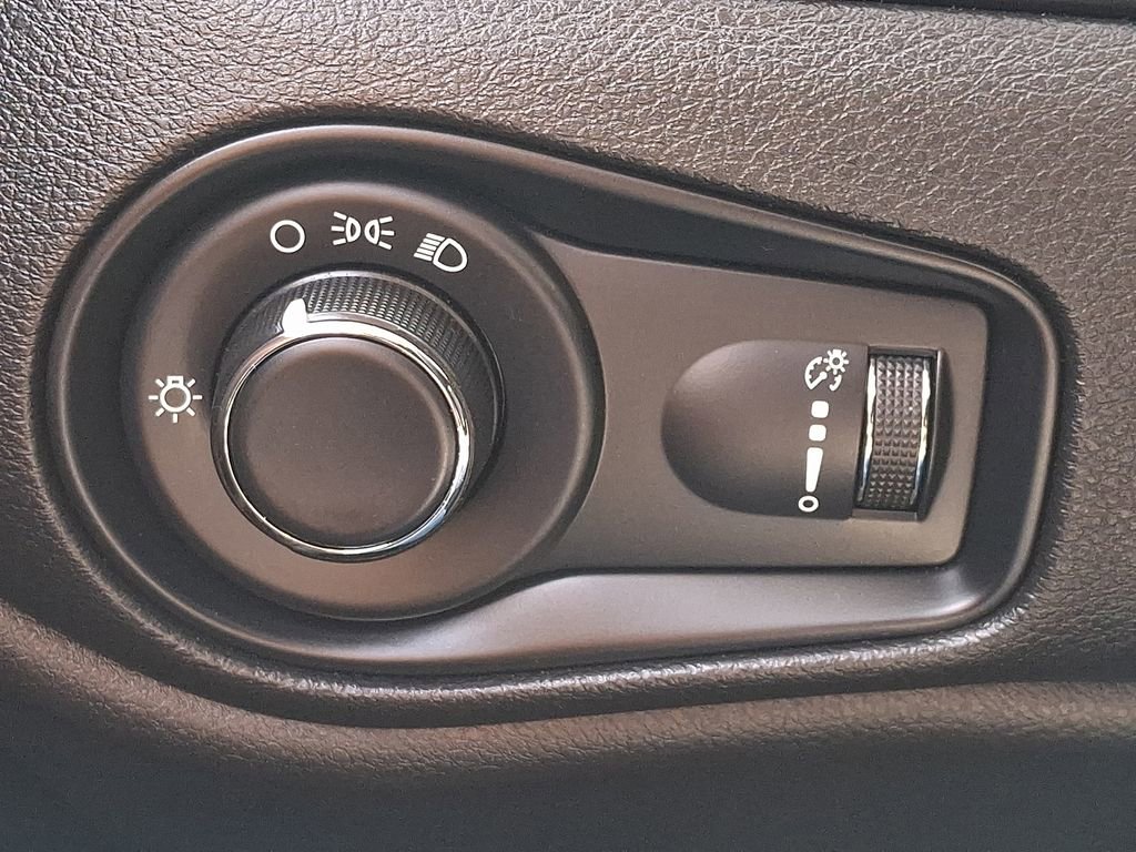 Used 2023 Jeep Renegade Latitude image 27