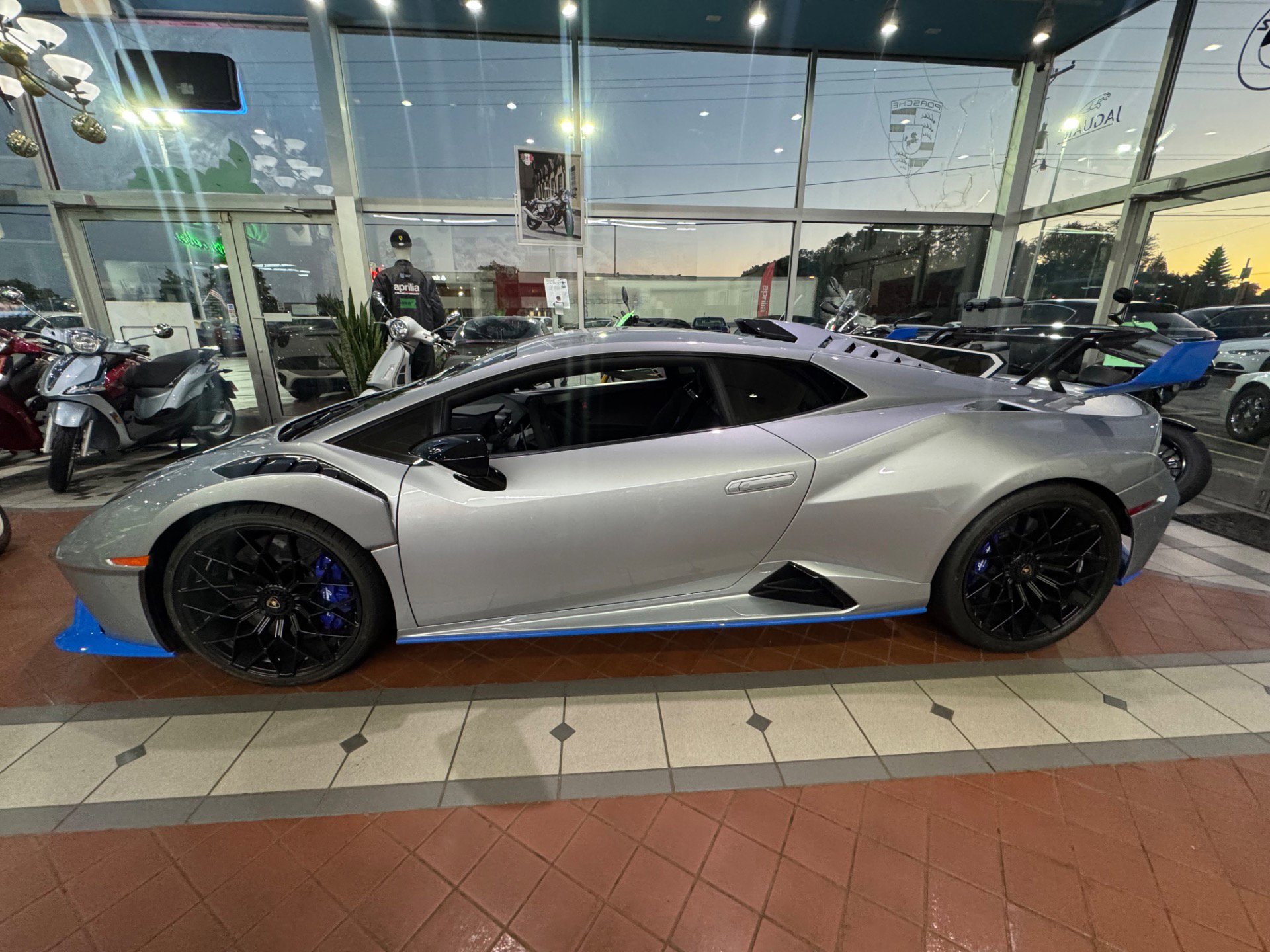 Used 2023 Lamborghini Huracan STO image 2