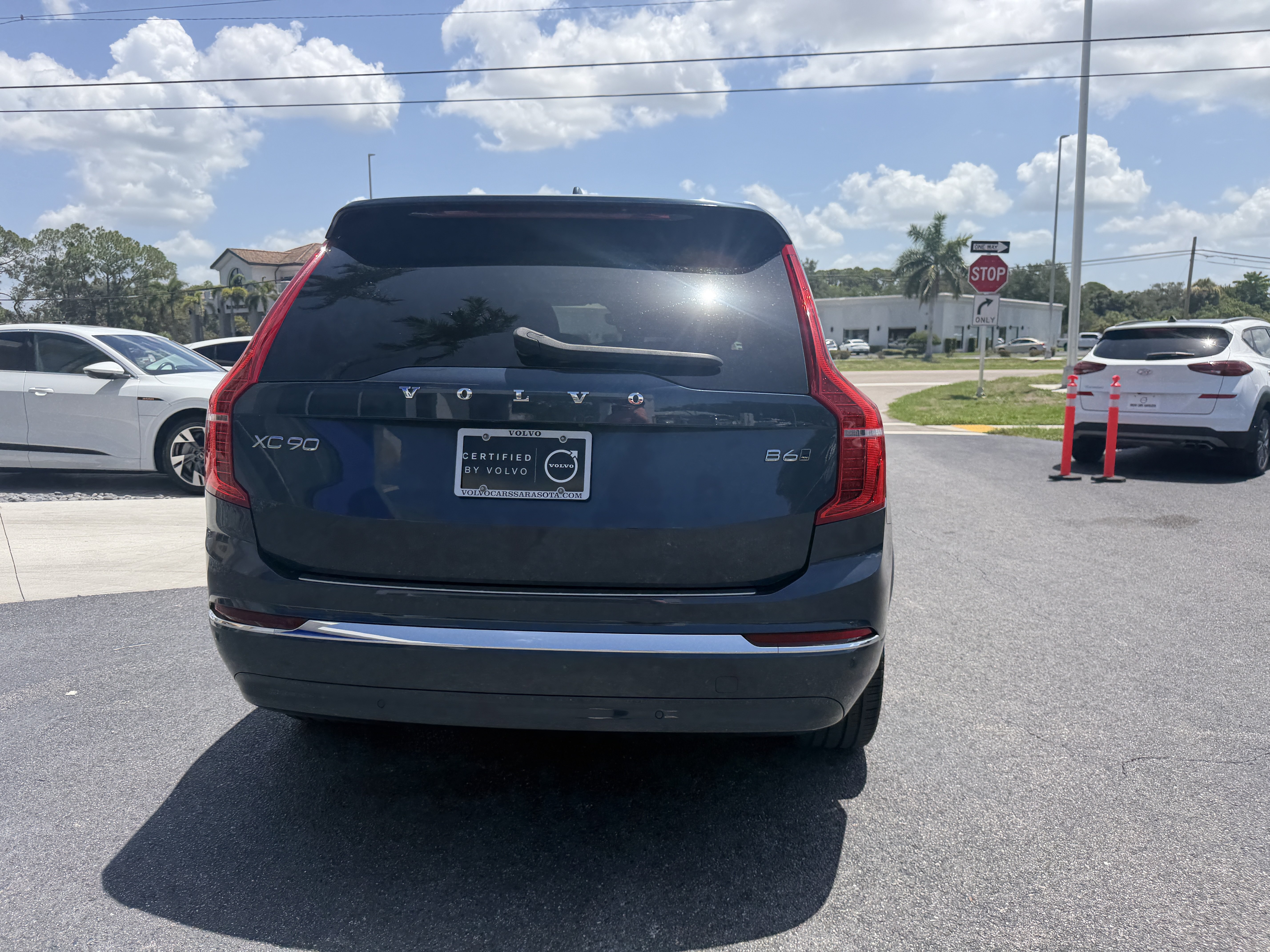 Certified 2023 Volvo XC90 B6 Ultimate w/ Protection Package Premier AWD/4WD image 4