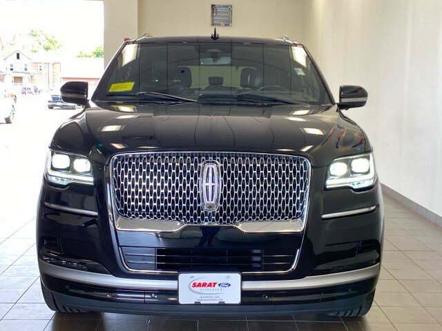 Used 2023 Lincoln Navigator Reserve AWD/4WD image 3