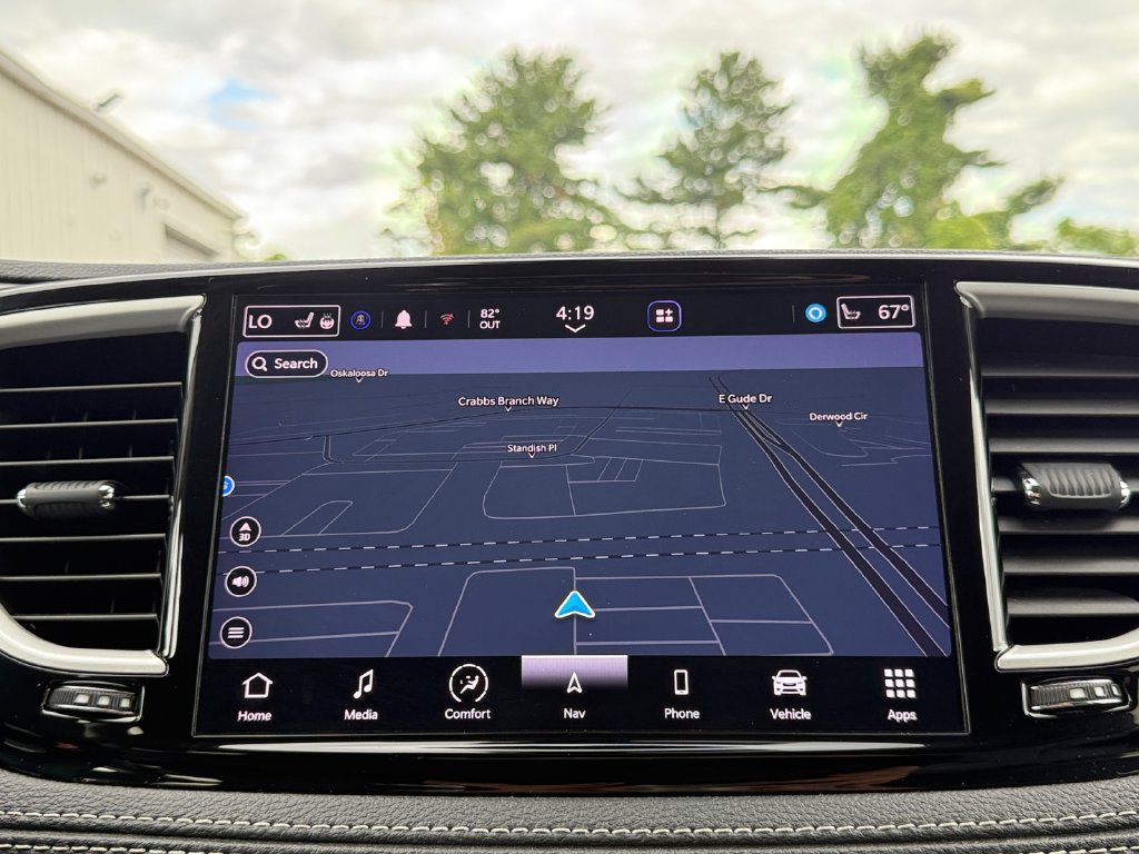 Used 2022 Chrysler Pacifica Touring-L w/ Uconnect Theater Family Group AWD/4WD image 16