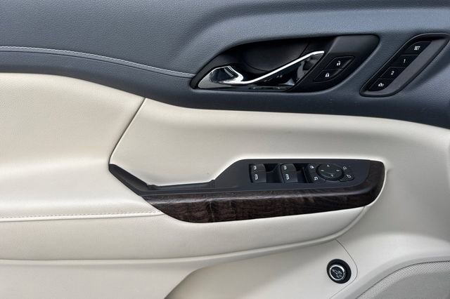 Used 2022 GMC Acadia Denali w/ Denali Ultimate Package image 11