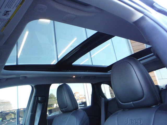 Certified 2022 Jeep Cherokee Limited AWD/4WD image 17