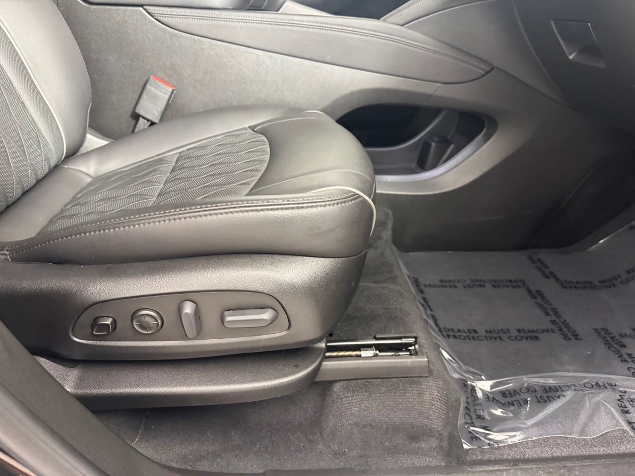 Used 2023 Buick Enclave Avenir w/ Avenir Technology Package AWD/4WD image 51