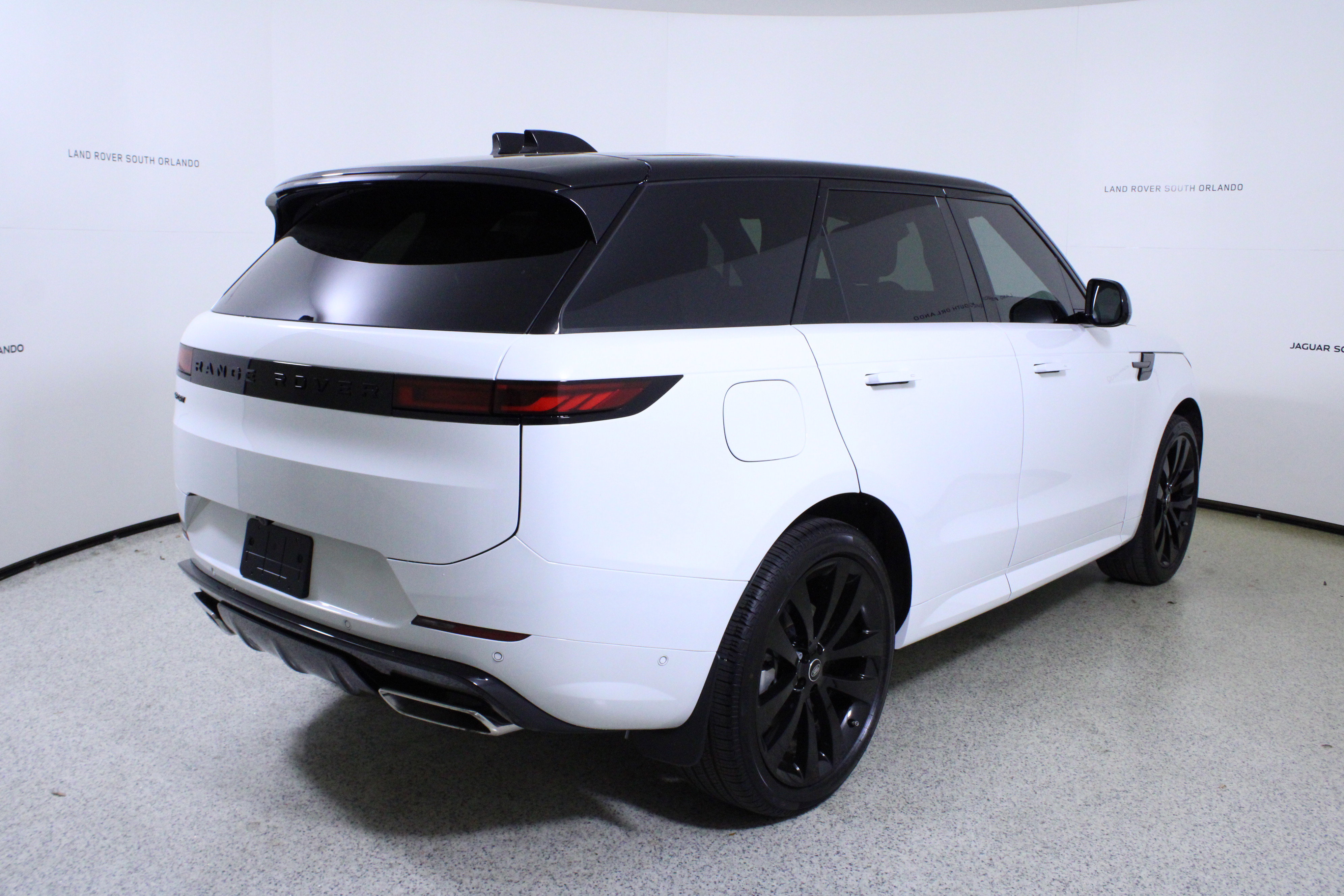 New 2025 Land Rover Range Rover Sport Dynamic SE image 7