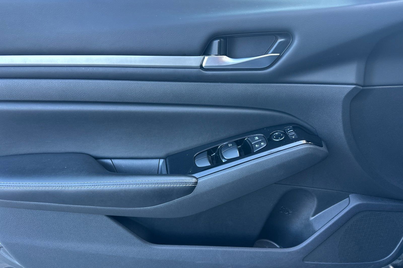 Used 2023 Nissan Altima 2.5 SV image 12