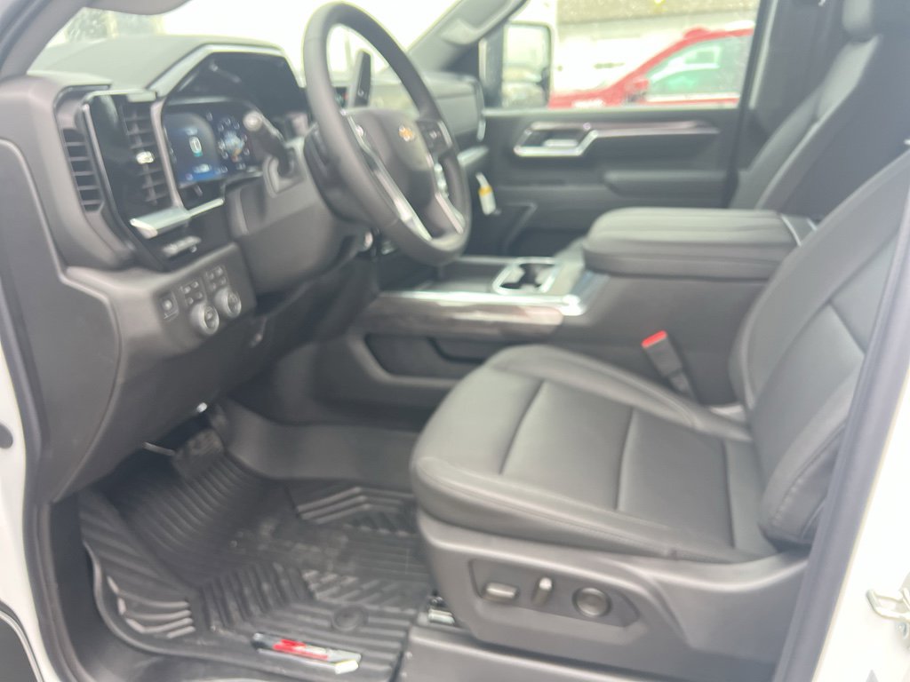 New 2026 Chevrolet Silverado 2500 LTZ w/ LTZ Premium Package image 16