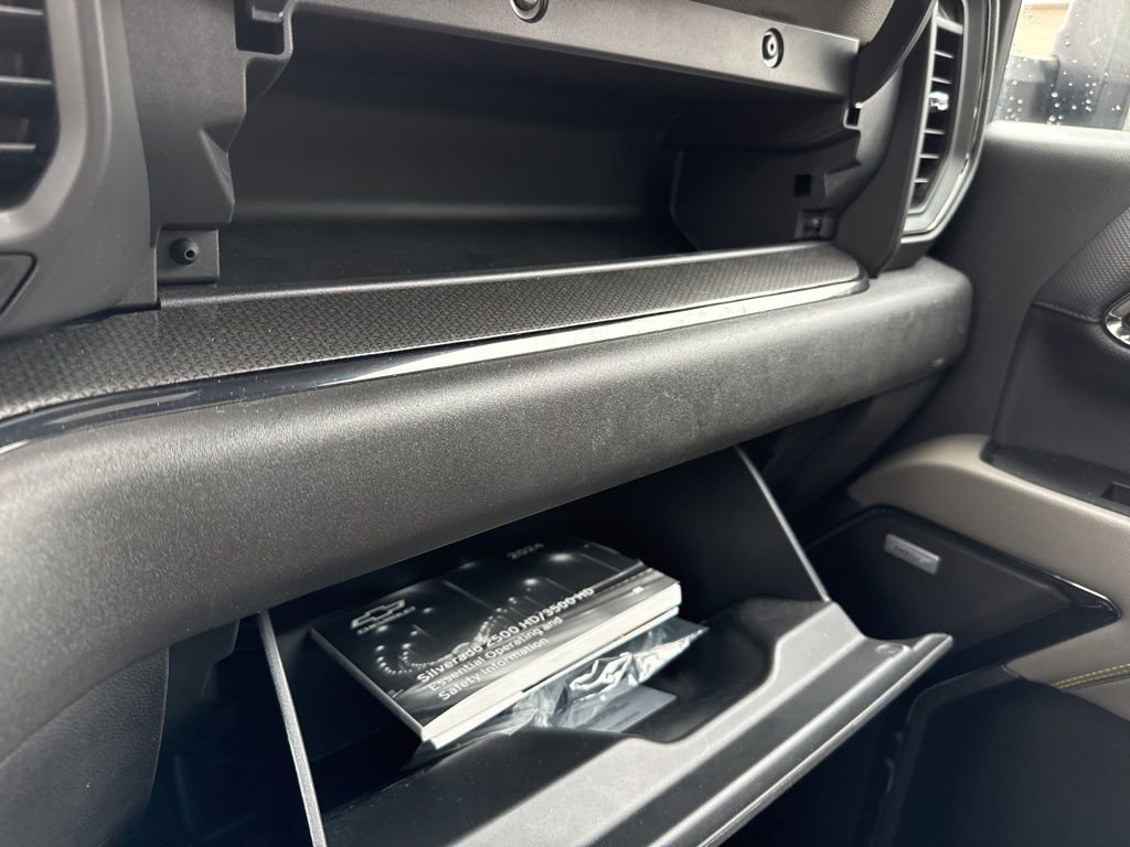 Used 2024 Chevrolet Silverado 2500 ZR2 w/ Technology Package image 40