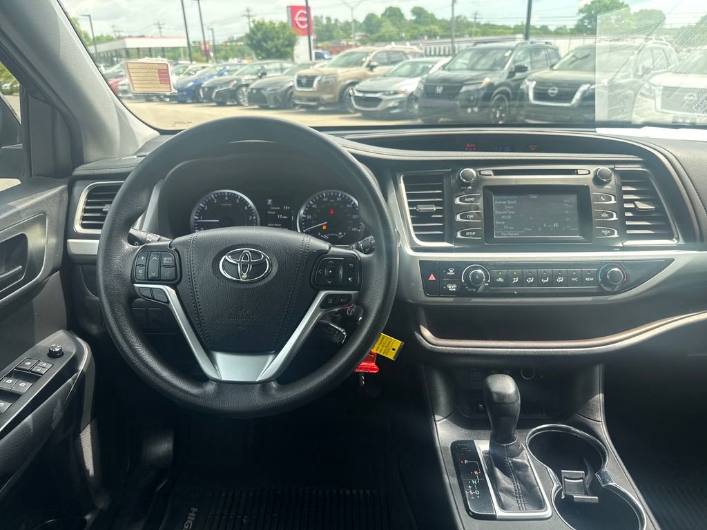 Used 2019 Toyota Highlander LE FWD image 23