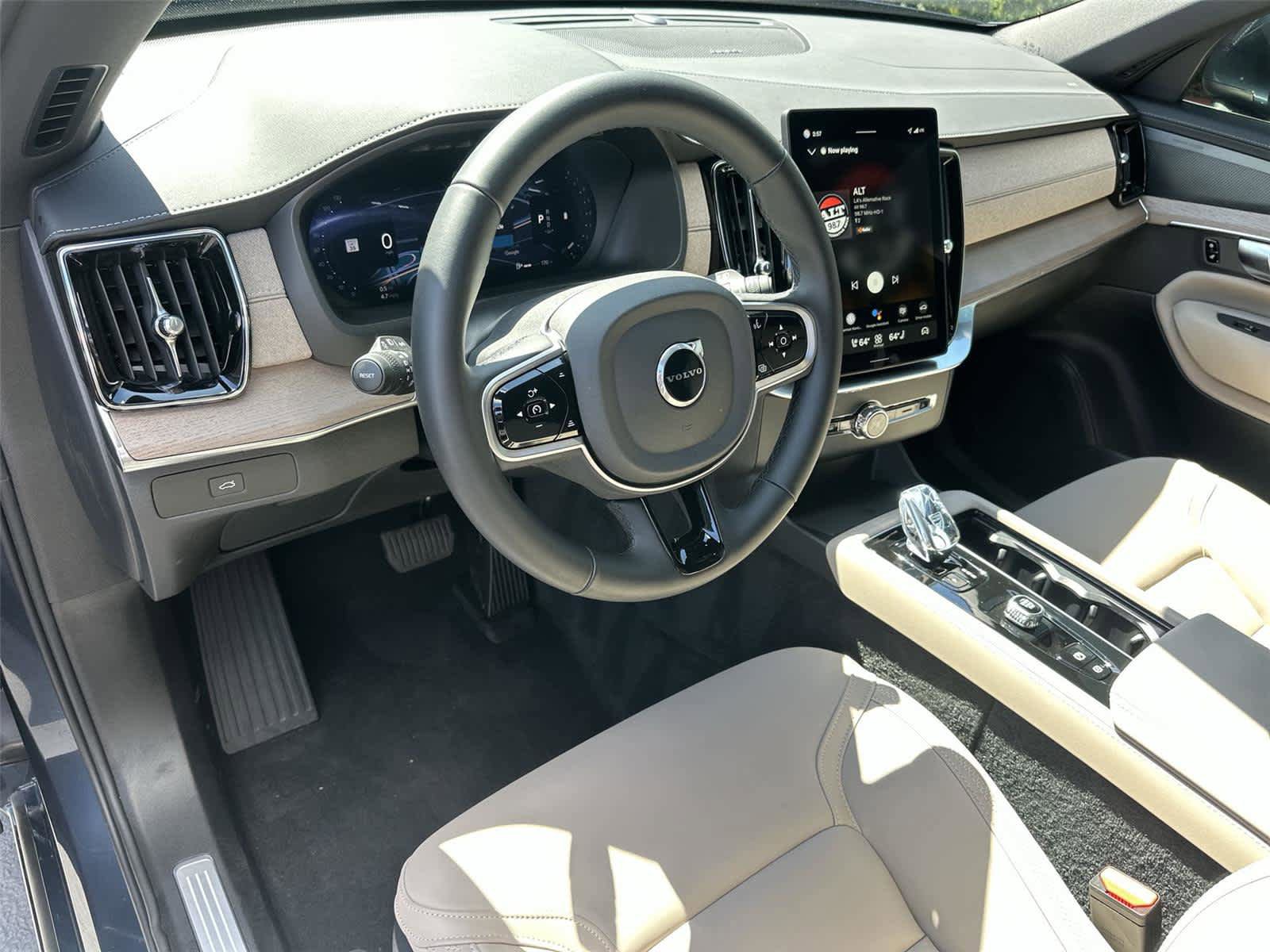 Used 2026 Volvo XC90 B6 Plus video 2