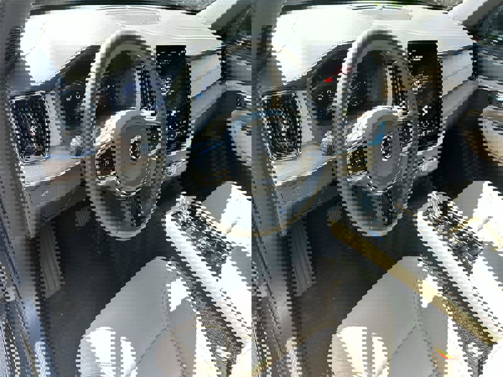 Used 2026 Volvo XC90 B6 Plus image 2