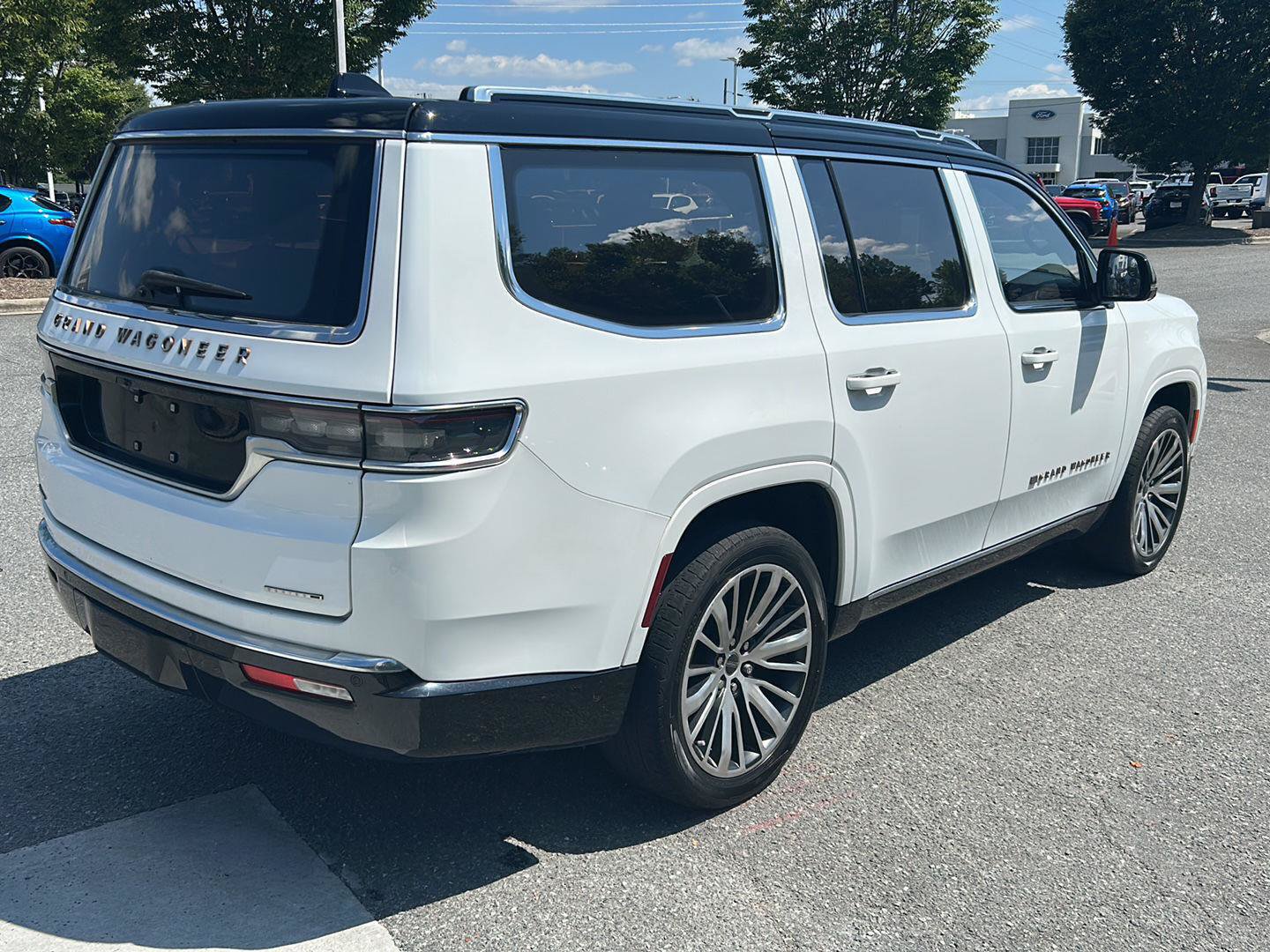 Used 2023 Jeep Grand Wagoneer Series III AWD/4WD image 5