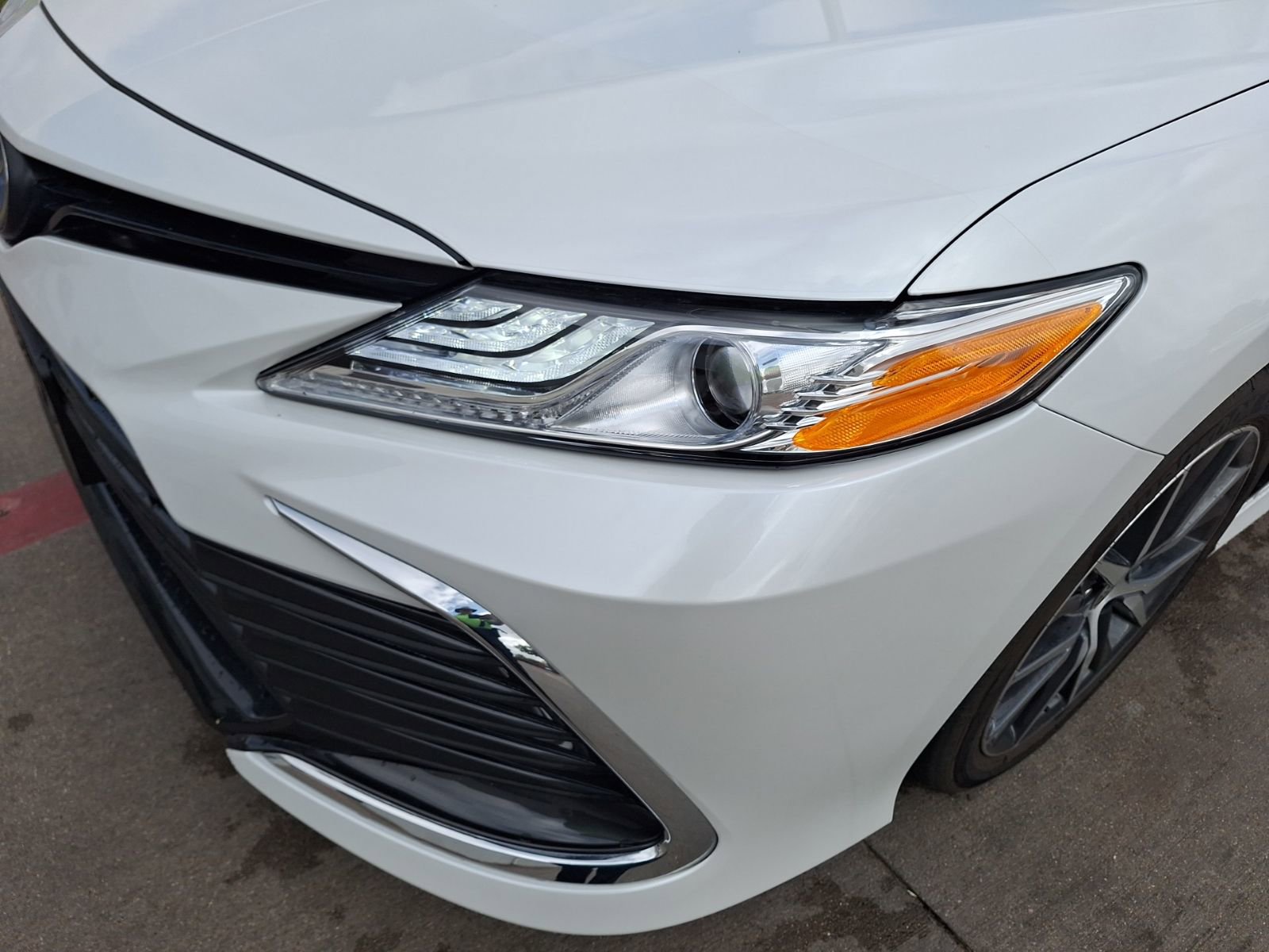 Used 2024 Toyota Camry XLE w/ Cold Weather Package image 10
