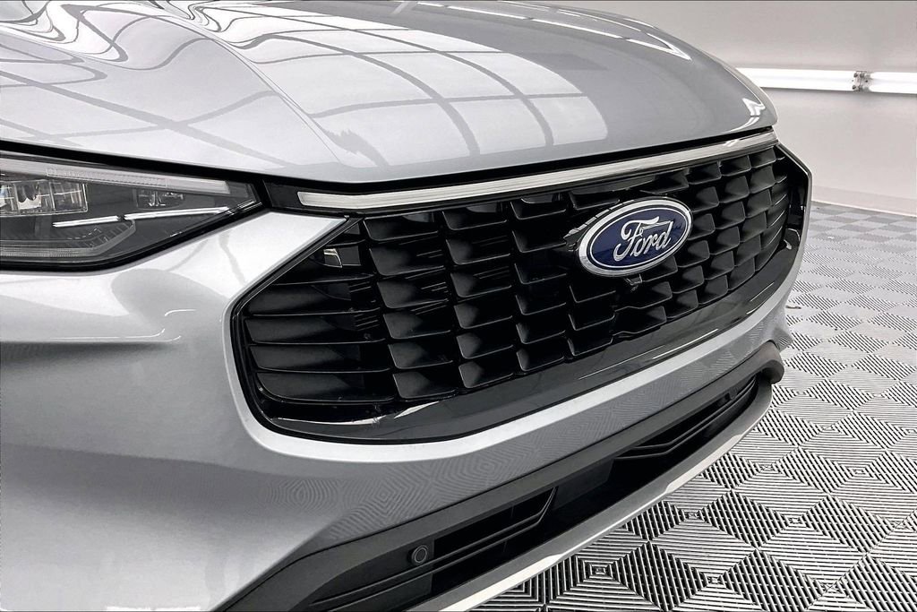 Used 2023 Ford Escape Platinum image 28