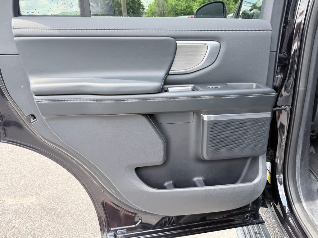 Used 2025 Ford Expedition Platinum AWD/4WD image 33