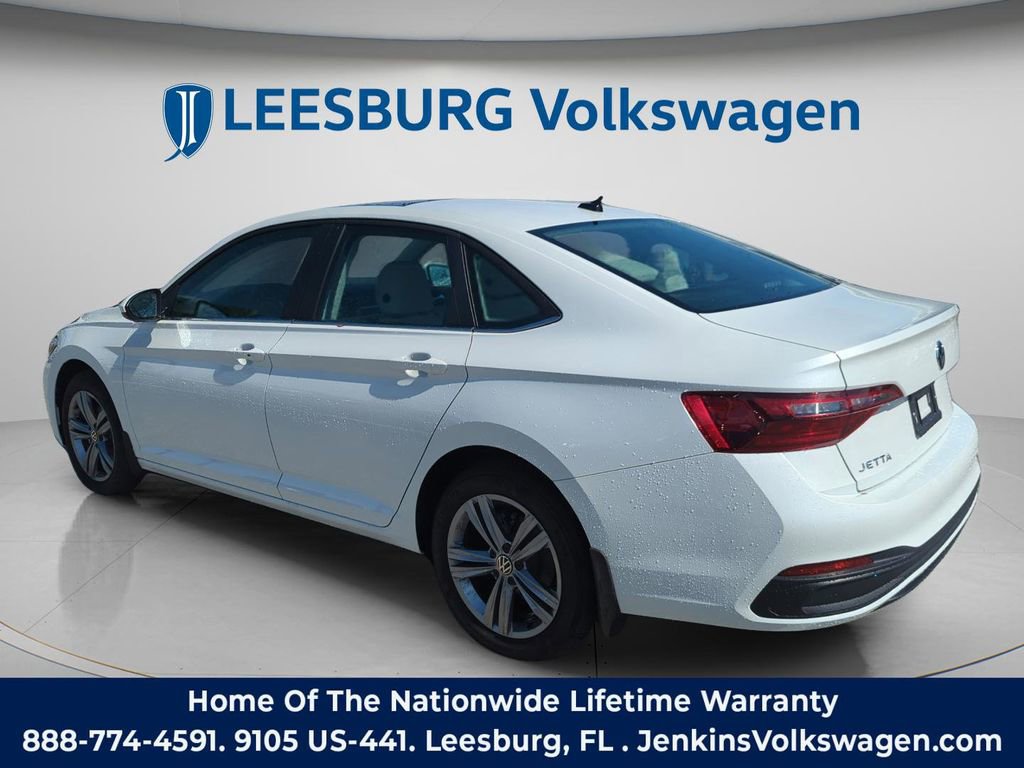 Used 2024 Volkswagen Jetta SE FWD image 9