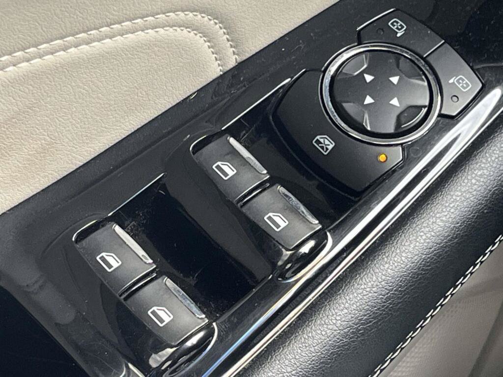 Used 2020 Ford Edge Titanium AWD/4WD image 31