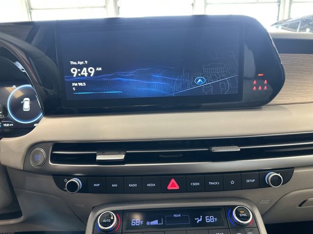 Used 2023 Hyundai Palisade Limited AWD/4WD image 3