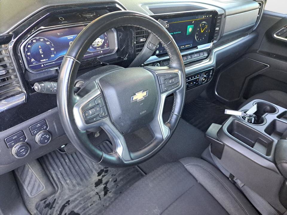 Used 2023 Chevrolet Silverado 1500 LT AWD/4WD image 9