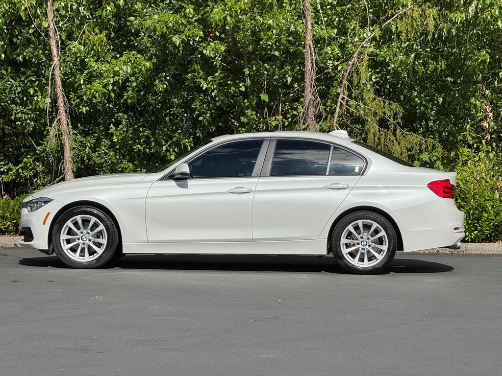Used 2018 BMW 320i xDrive Sedan w/ Premium Package AWD/4WD image 3