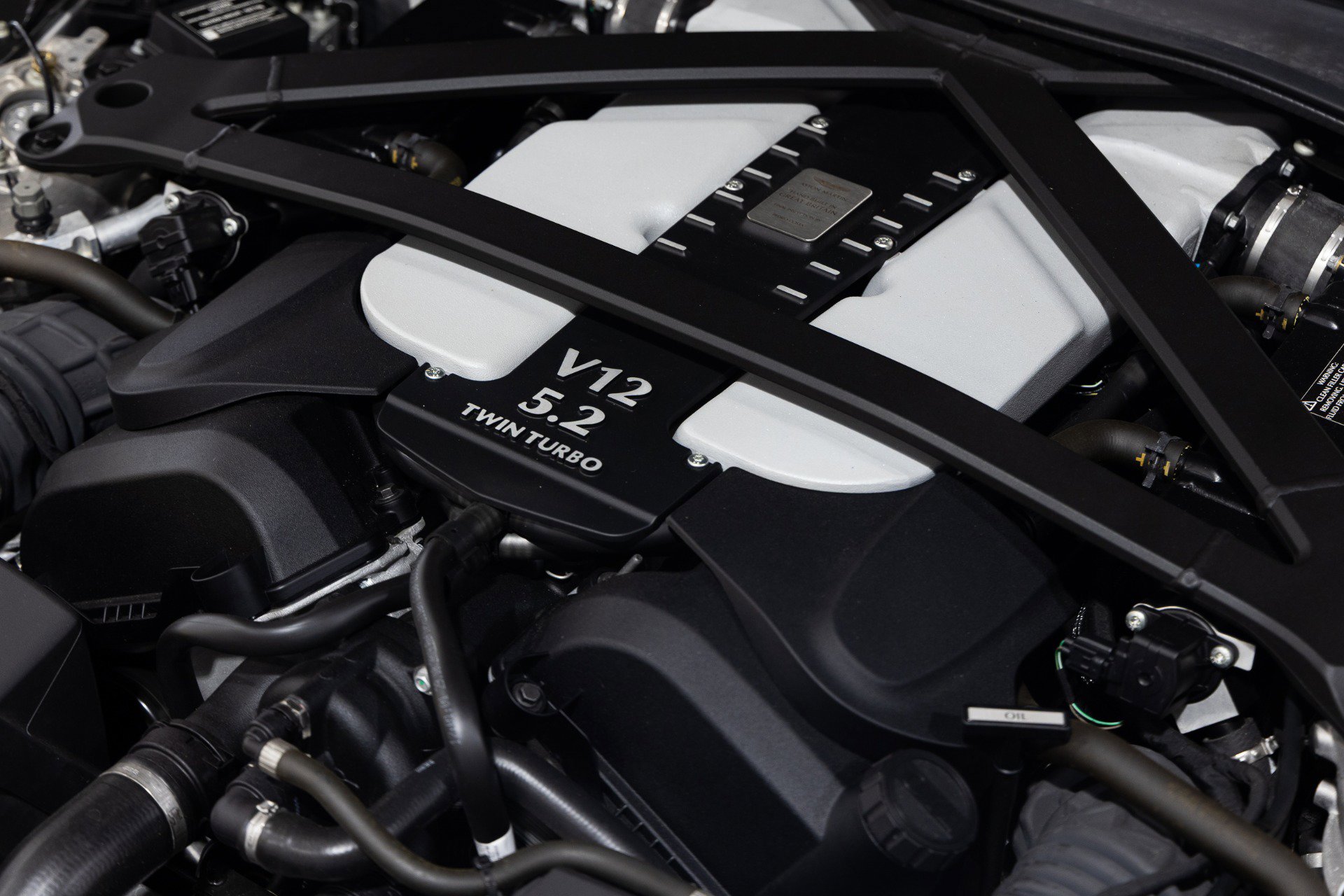 Used 2023 Aston Martin V12 Vantage image 35