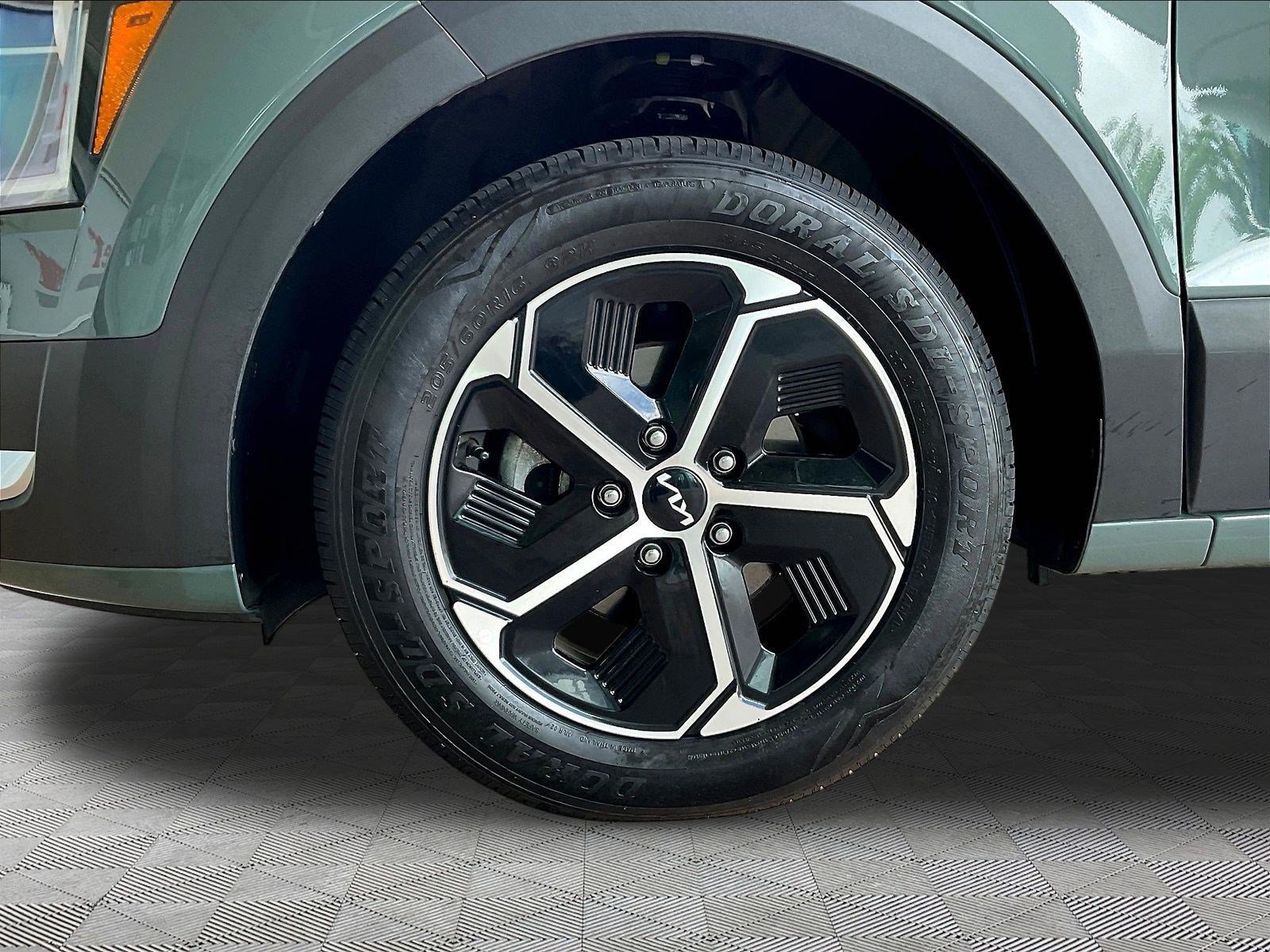 Used 2024 Kia Niro EX FWD image 31