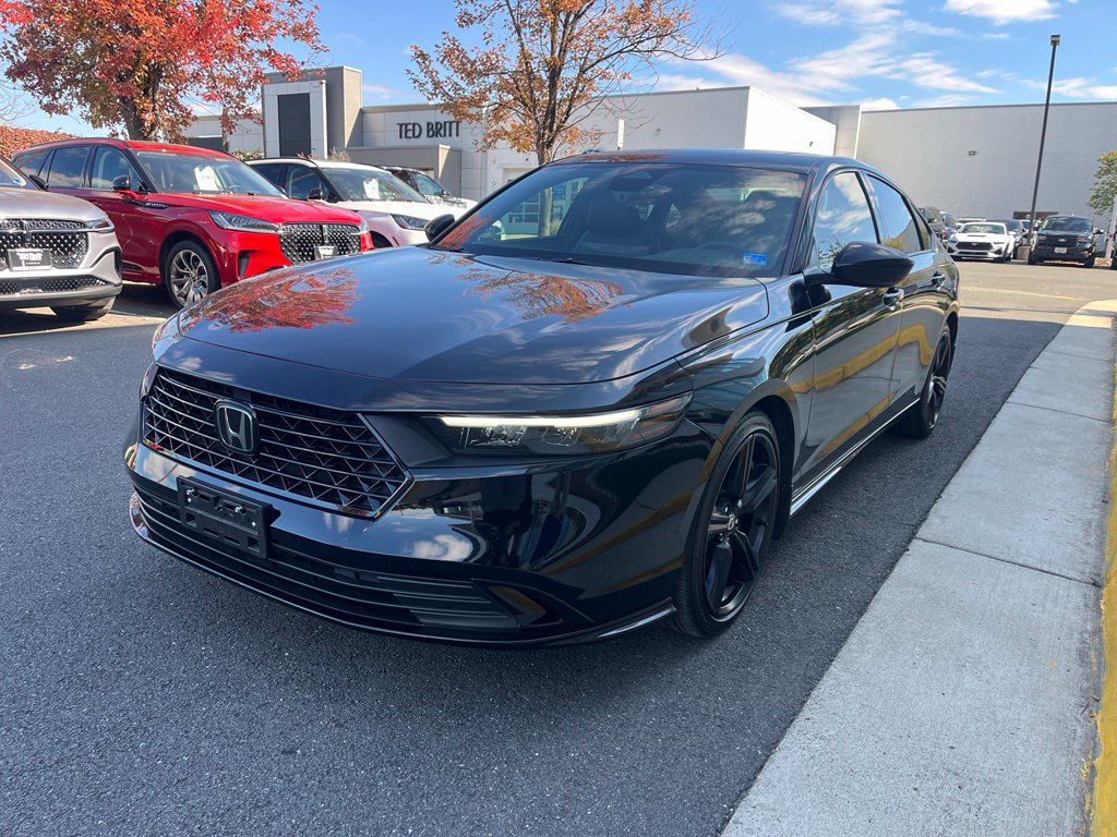 Used 2025 Honda Accord Sport image 3