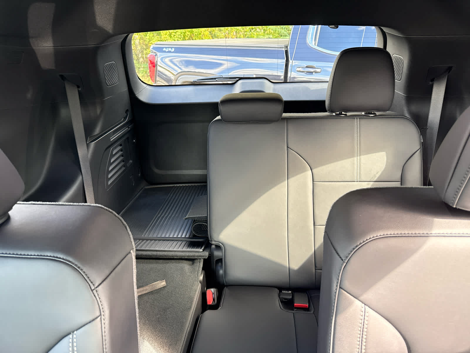 New 2026 GMC Acadia Elevation w/ Elevation Premium Package AWD/4WD image 25
