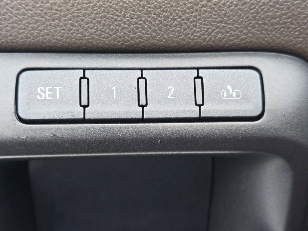 Used 2017 GMC Sierra 2500 SLT w/ Duramax Plus Package image 24