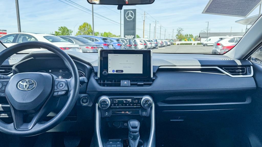 Used 2025 Toyota RAV4 XLE AWD/4WD image 14