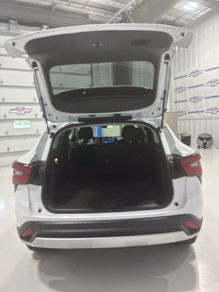 Used 2025 Chevrolet Trax LT FWD image 31