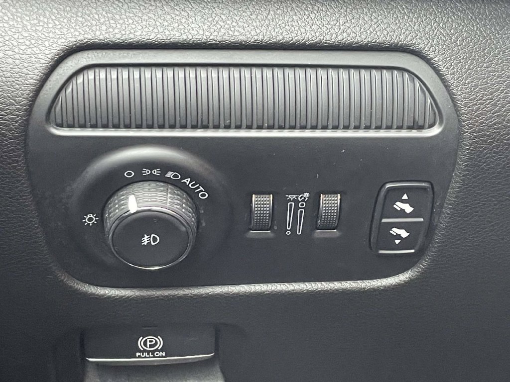 Certified 2022 Jeep Wagoneer Series II w/ Flexible Seating Group AWD/4WD image 30