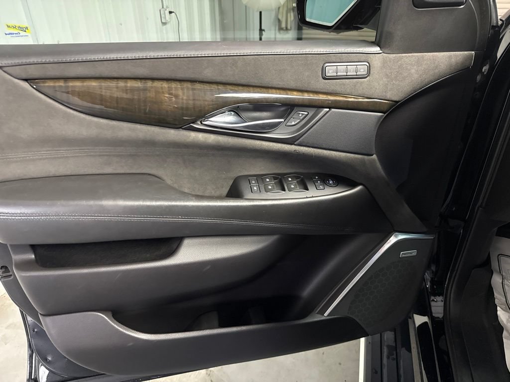 Used 2019 Cadillac Escalade ESV Platinum RWD image 9