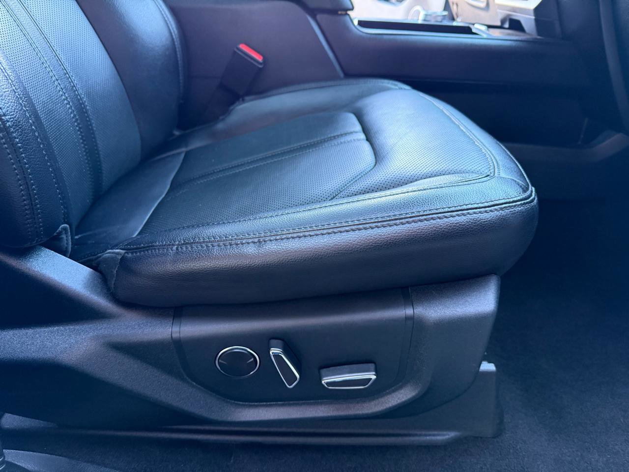 Used 2021 Ford Expedition Limited image 22