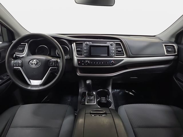 Used 2019 Toyota Highlander LE AWD/4WD image 10