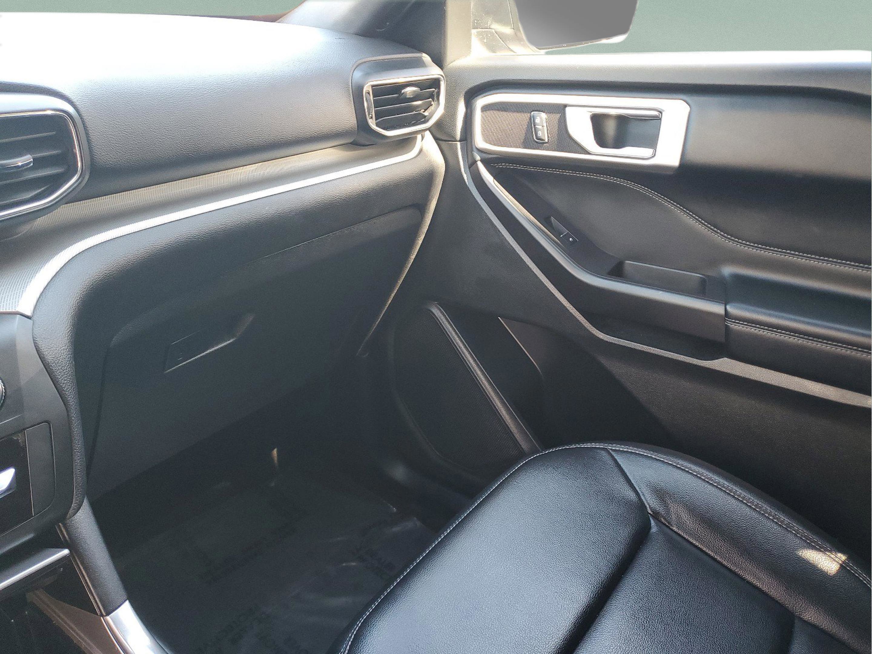 Used 2020 Ford Explorer XLT w/ Equipment Group 202A image 27