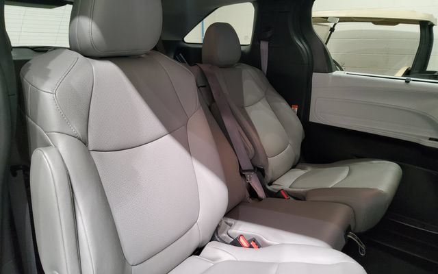 Used 2025 Toyota Sienna XLE FWD image 21