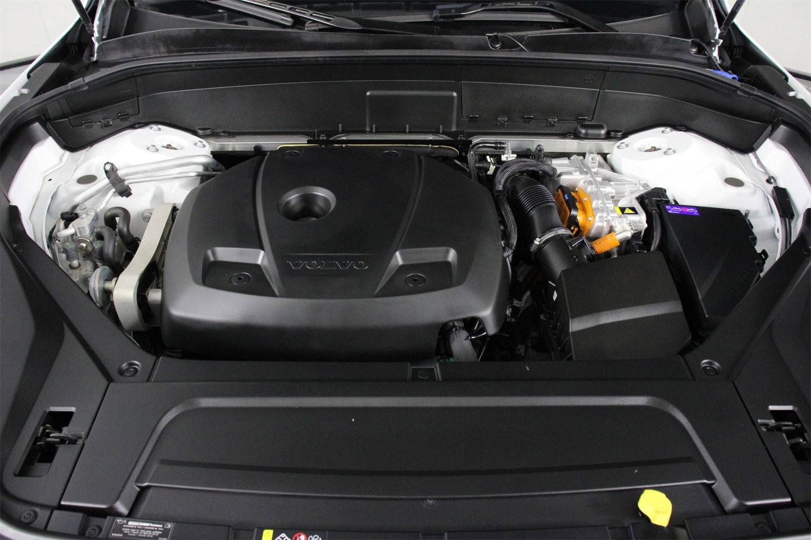 Certified 2024 Volvo XC90 T8 Plus w/ Protection Package Premier image 24