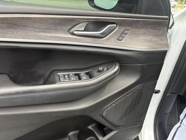 Used 2023 Jeep Grand Cherokee L Limited w/ Luxury Tech Group II RWD image 9