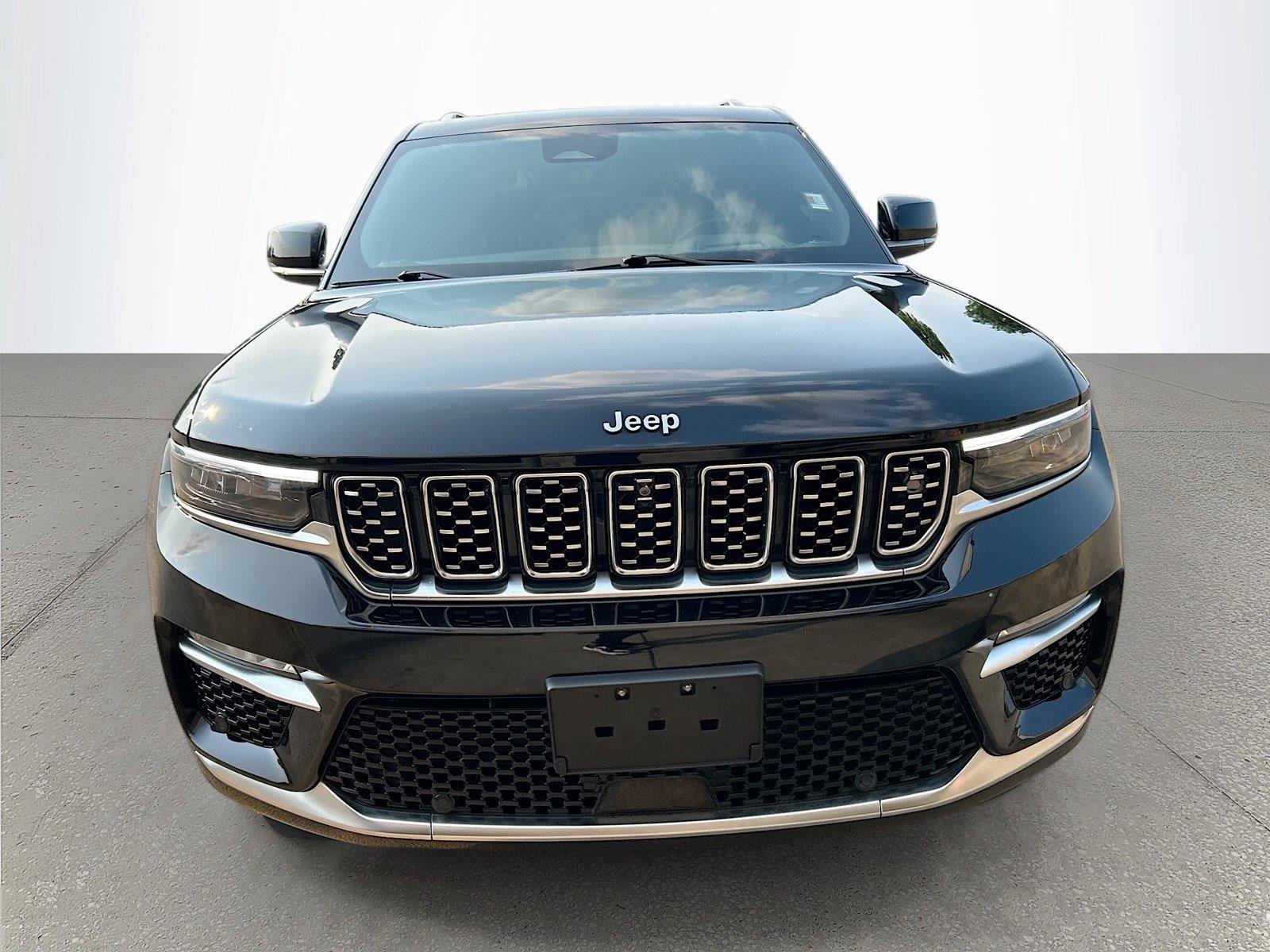 Used 2023 Jeep Grand Cherokee Summit AWD/4WD image 9
