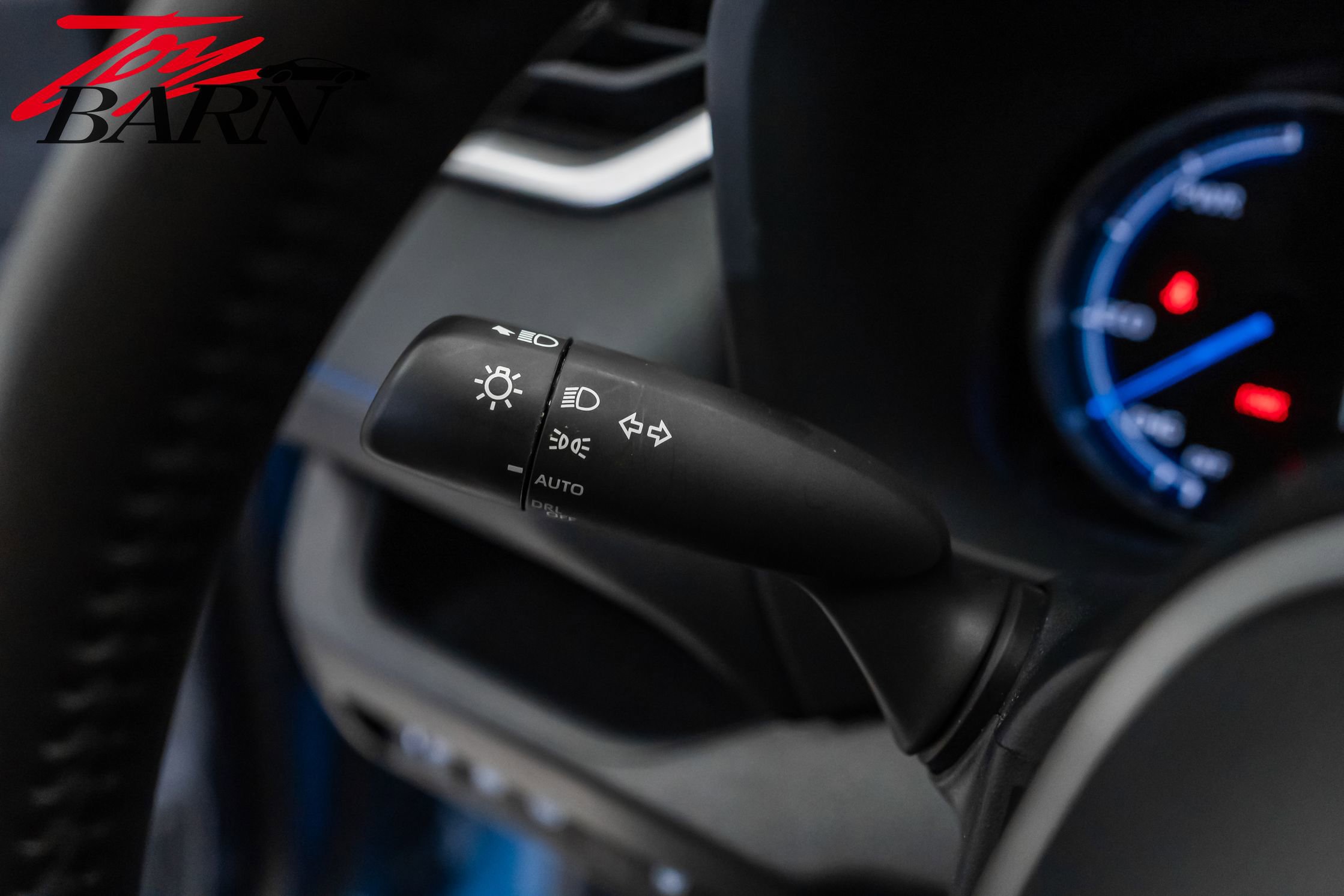 Used 2023 Toyota RAV4 SE w/ Convenience Package image 32