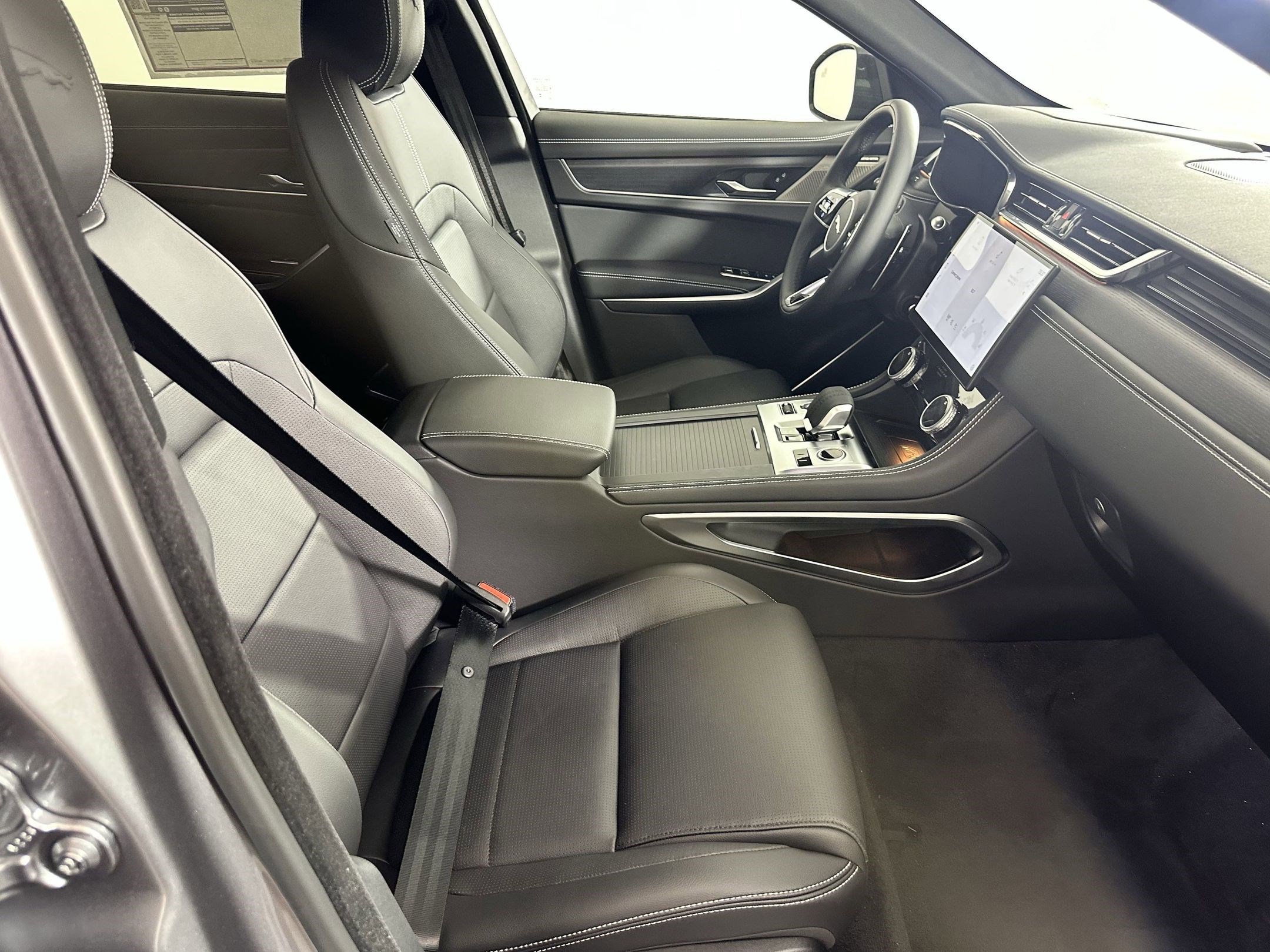 Used 2026 Jaguar F-PACE R-Dynamic S image 18