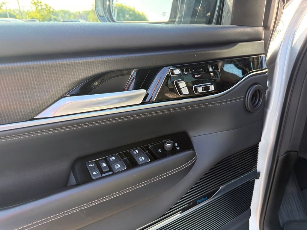 Used 2024 Jeep Grand Wagoneer Series II Obsidian w/ Quick Order Packagew 28T AWD/4WD image 22